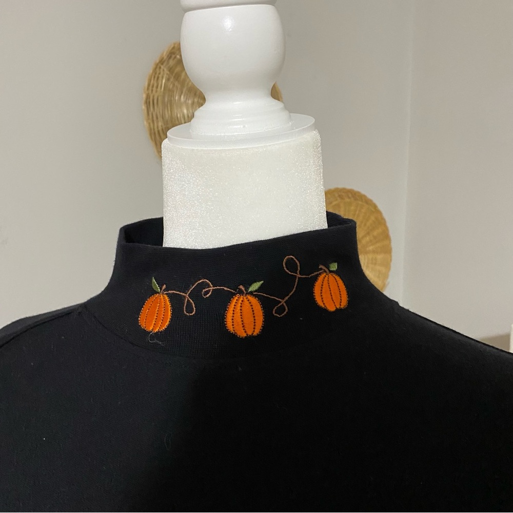 Vintage 90s black pumpkin embroidered turtleneck long sleeve top size 14/16W - Picture 2 of 7